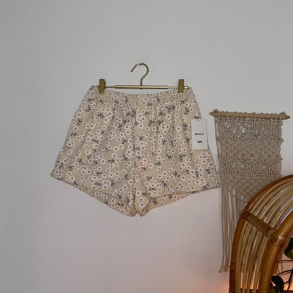 RVCA Daisy Cotton Sawyer Elastic Waistband Shorts Sz.L NWT! - Picture 5 of 11